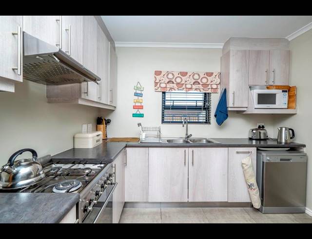 4 BEDROOM HOUSE FOR SALE IN VIKING VILLAGE